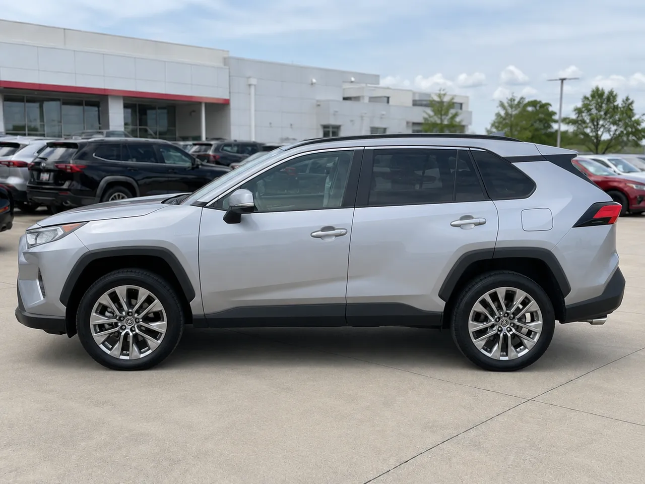 2021 Toyota RAV4 XLE AWD - Photo 3